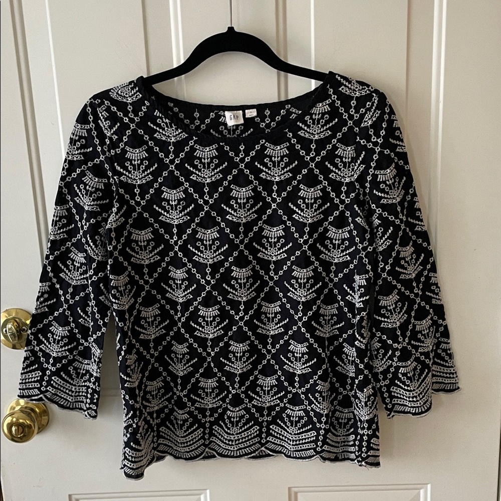 GAP Black and White Embroidered 3/4 Sleeve Top Size S.